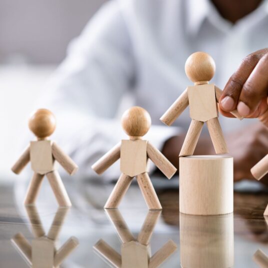 A virada de chave: líderes que entregam resultado são formados, não encontrados